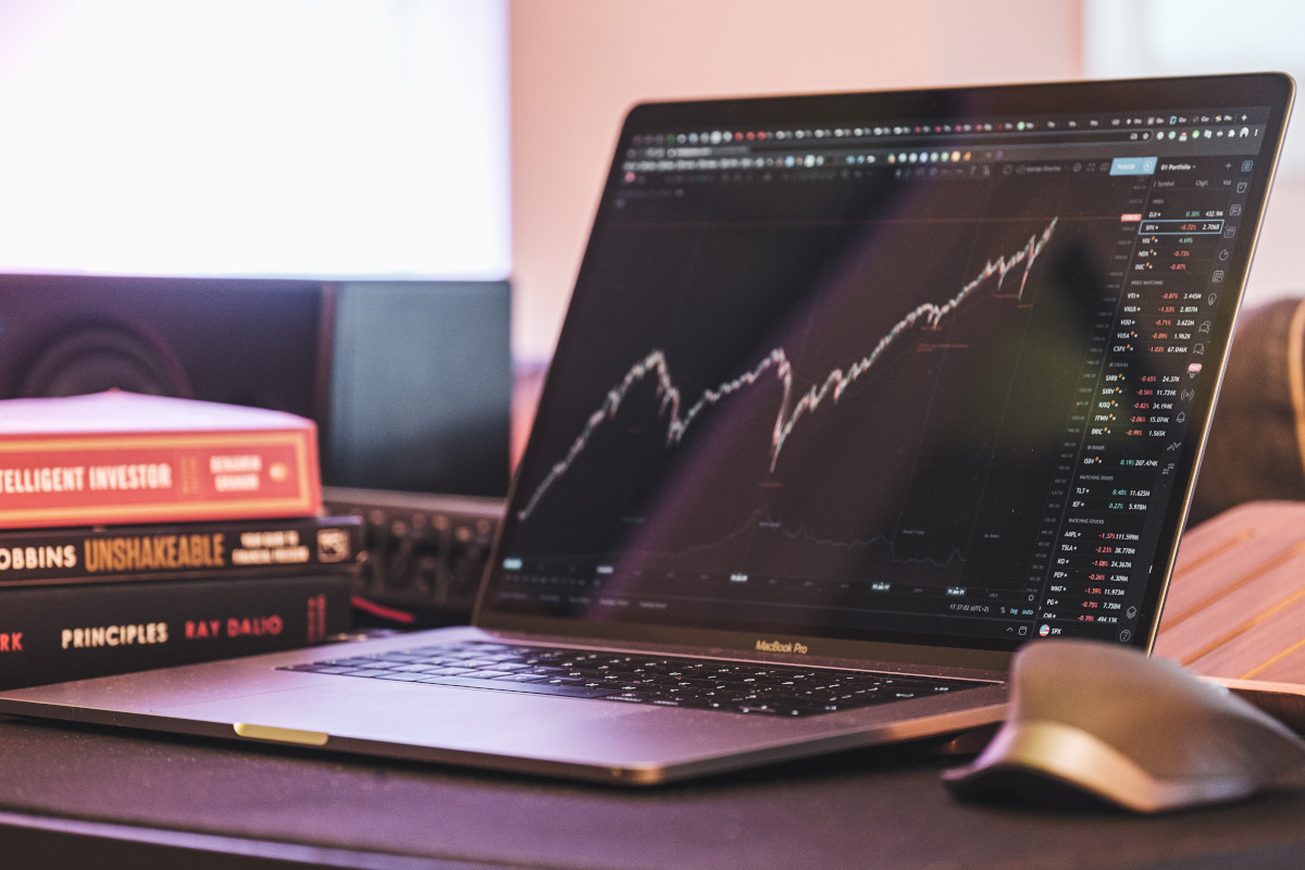 Day Trading Stocks: Risks and Rewards